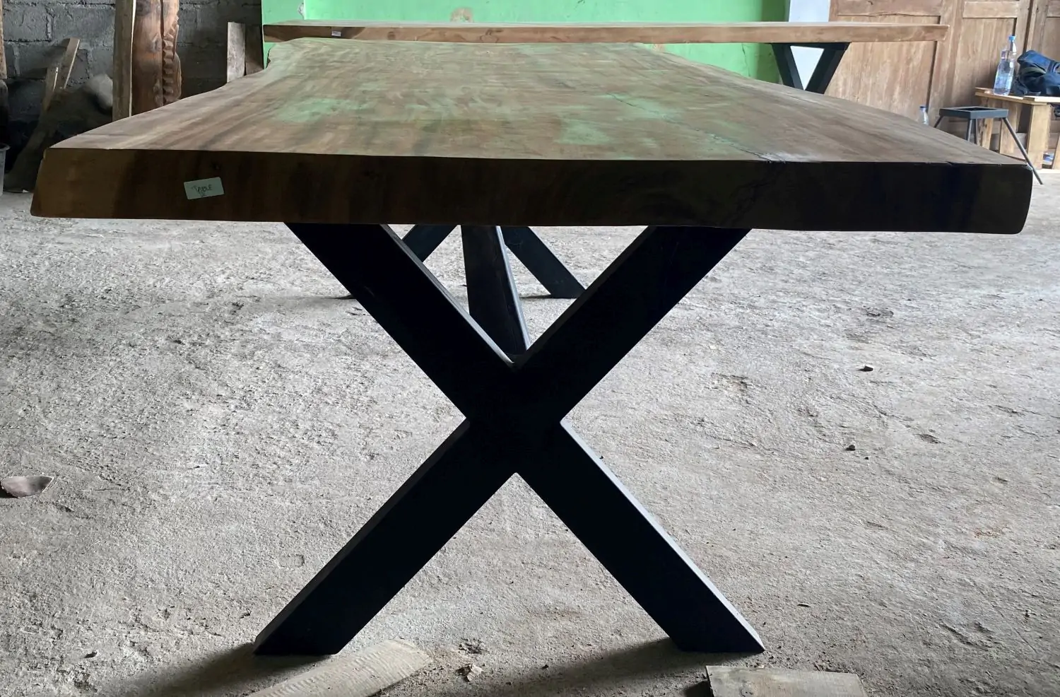  Product image 3 of the product “Natural Wood Table suar with metal legs, 280cm length, 120cm width, 83.5cm height. Table top 7cm thickness ”